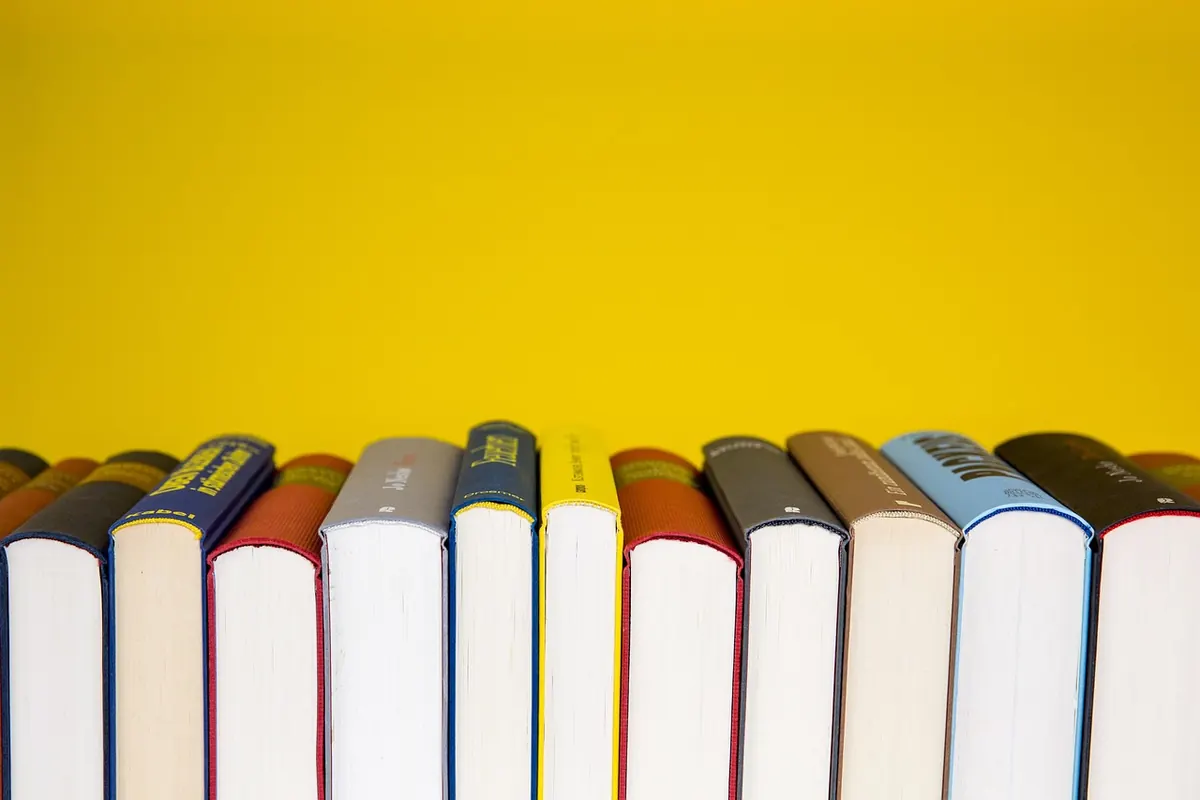 Traditional vs Self-Publishing in the UK: A Comparison for First-Time Authors